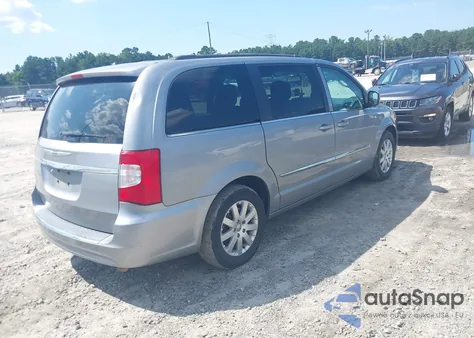 2015 Chrysler Town & Country Touring z USA, uszkodzony, nr VIN 2C4RC1BG2FR710921